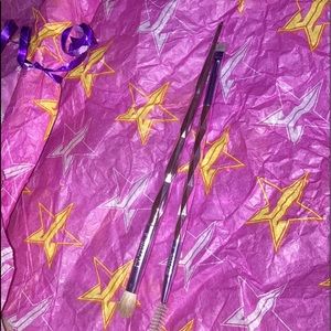 Jeffree Star makeup brush